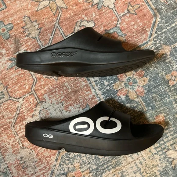 OOFOS Ooahh Slide Sandals Black & White Logo Design - Picture 3 of 8